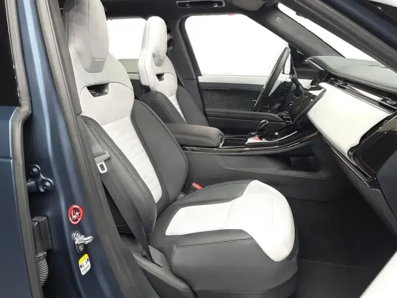 2025 Land Rover Range Rover Sport с пробегом 986 км