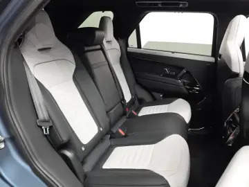 2025 Land Rover Range Rover Sport с пробегом 986 км