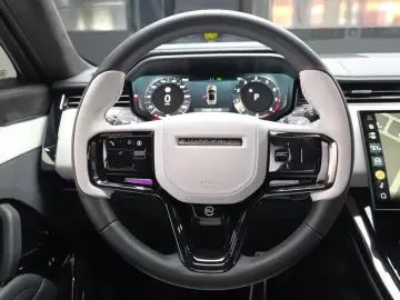 2025 Land Rover Range Rover Sport с пробегом 986 км
