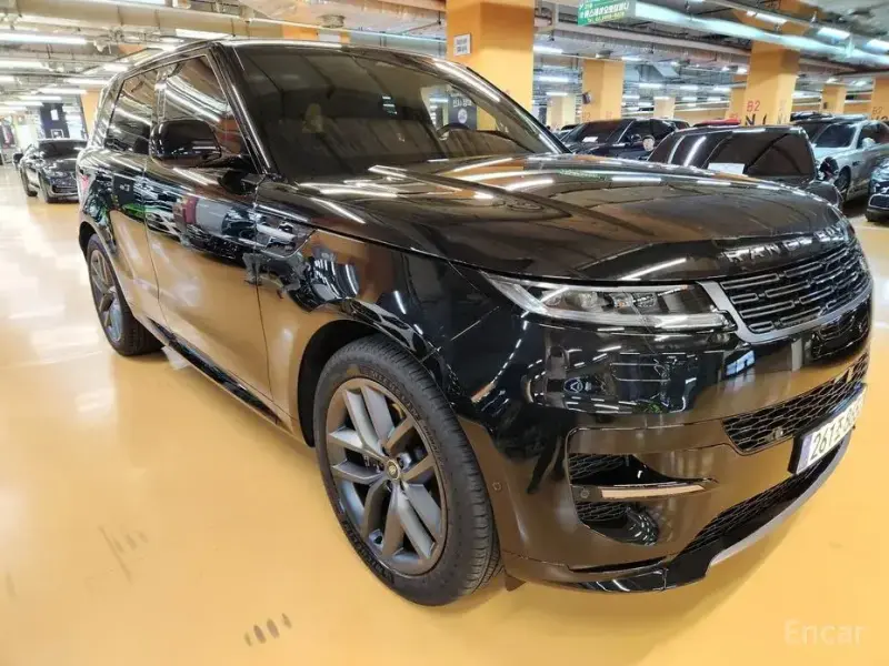2025 Land Rover Range Rover Sport с пробегом 8 300 км