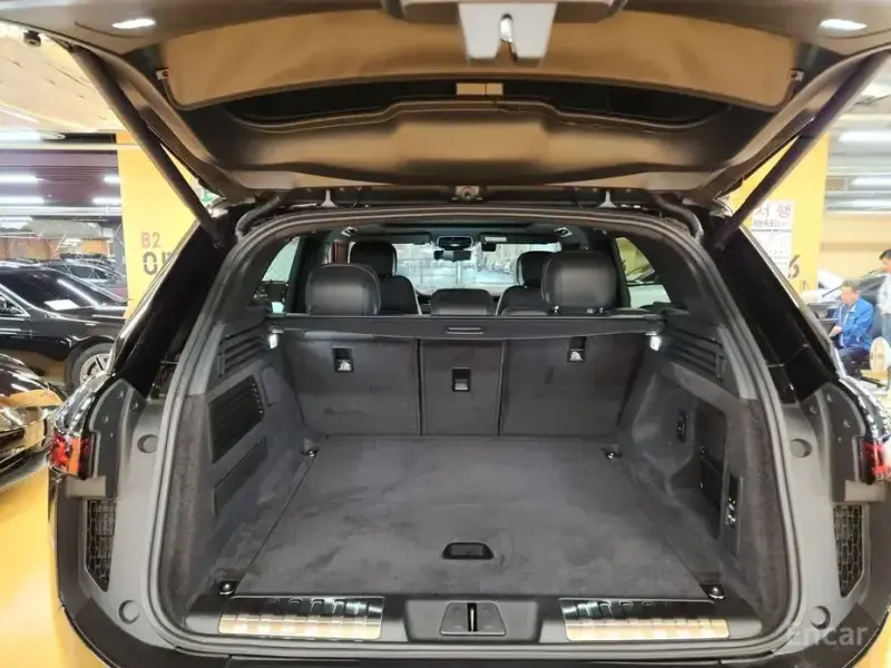 2025 Land Rover Range Rover Sport с пробегом 8 300 км