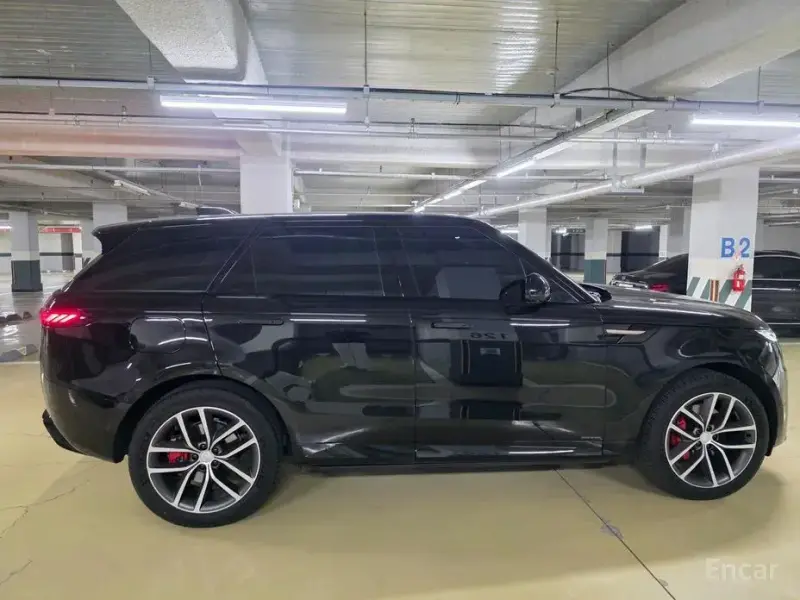 2025 Land Rover Range Rover Sport с пробегом 4 945 км