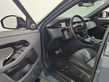 2025 Land Rover Range Rover Evoque с пробегом 14 882 км