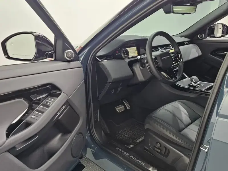 2025 Land Rover Range Rover Evoque с пробегом 14 882 км