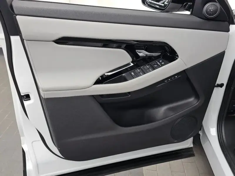 2024 Land Rover Range Rover Evoque с пробегом 26 448 км