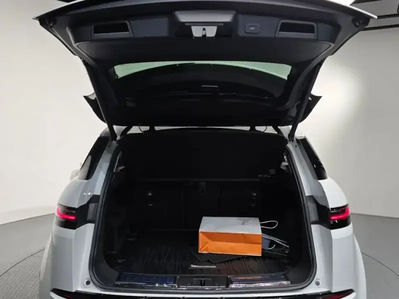 2024 Land Rover Range Rover Evoque с пробегом 6 801 км