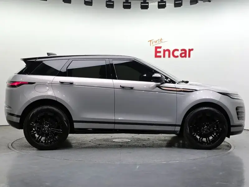 2025 Land Rover Range Rover Evoque с пробегом 4 204 км