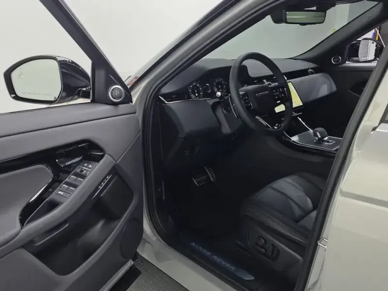 2025 Land Rover Range Rover Evoque с пробегом 4 204 км