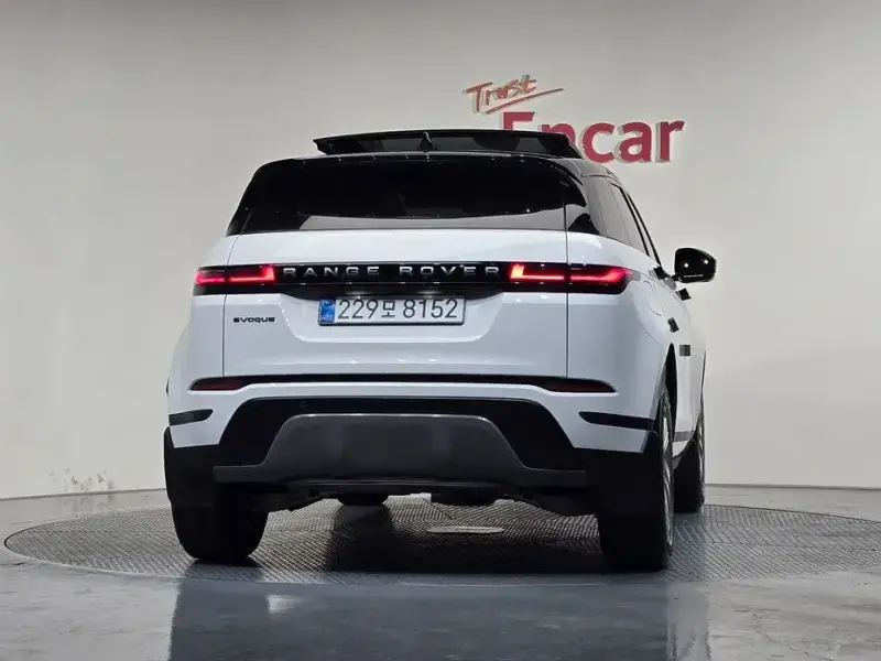 2025 Land Rover Range Rover Evoque с пробегом 8 555 км