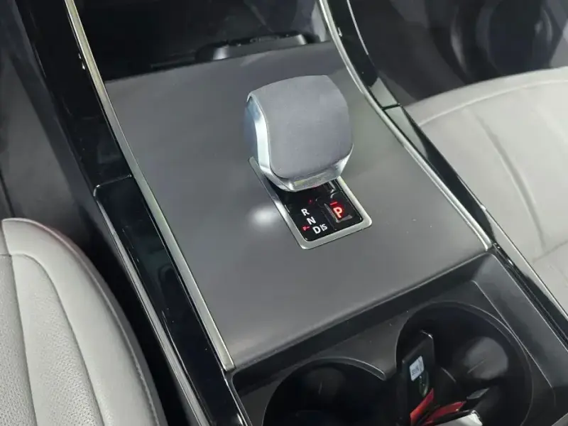 2025 Land Rover Range Rover Evoque с пробегом 8 555 км