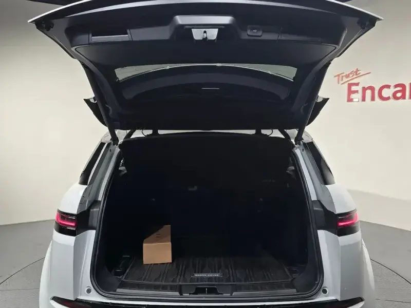 2025 Land Rover Range Rover Evoque с пробегом 8 555 км