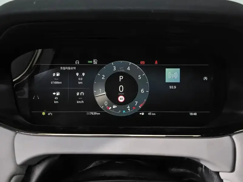 2025 Land Rover Range Rover Evoque с пробегом 7 639 км