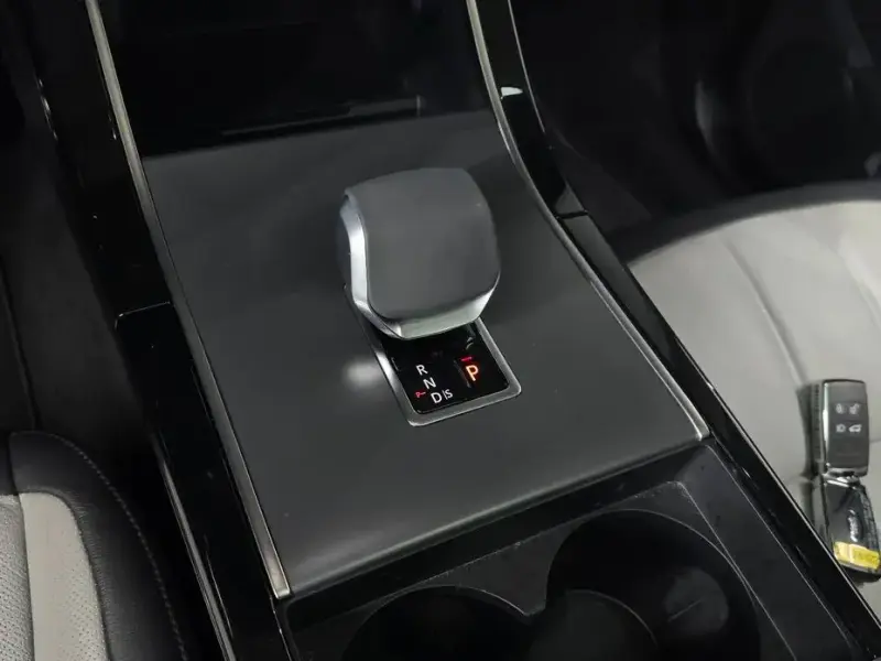 2025 Land Rover Range Rover Evoque с пробегом 7 639 км