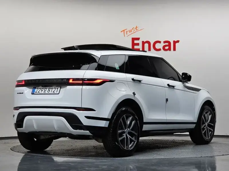 2025 Land Rover Range Rover Evoque с пробегом 7 524 км