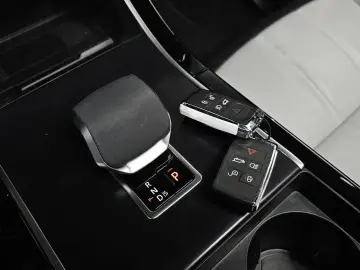 2025 Land Rover Range Rover Evoque с пробегом 7 524 км