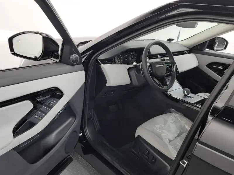 2025 Land Rover Range Rover Evoque с пробегом 8 163 км