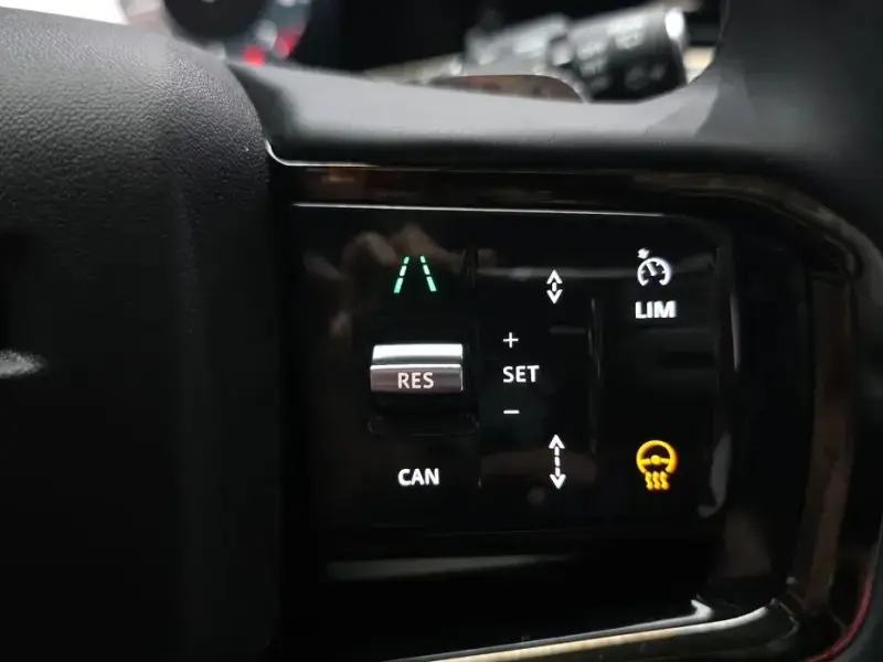 2025 Land Rover Range Rover Evoque с пробегом 1 389 км