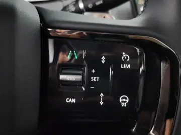 2025 Land Rover Range Rover Evoque с пробегом 18 501 км