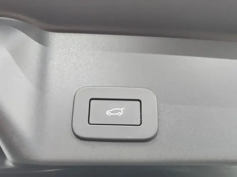 2025 Land Rover Range Rover Evoque с пробегом 18 501 км
