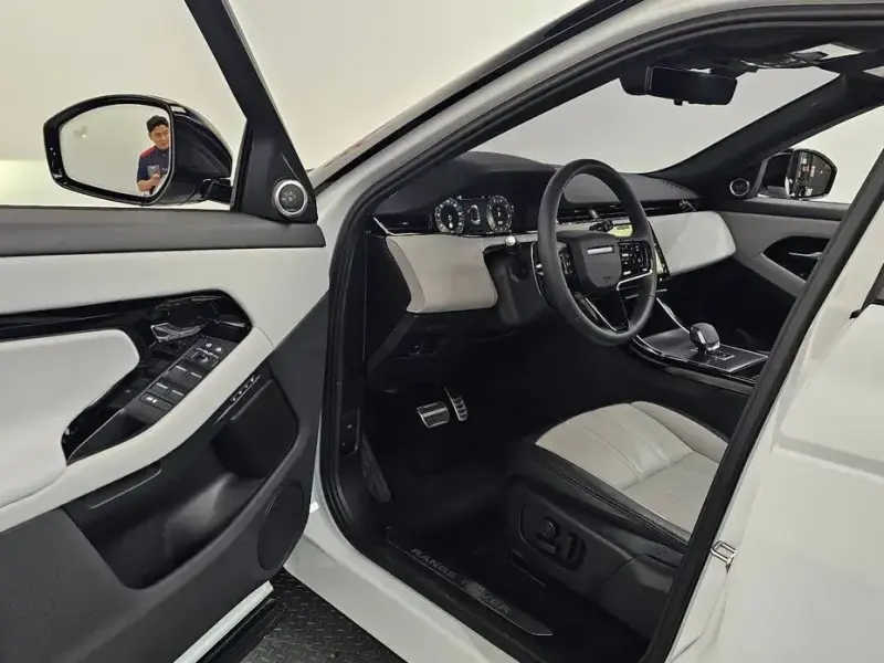 2025 Land Rover Range Rover Evoque с пробегом 1 765 км