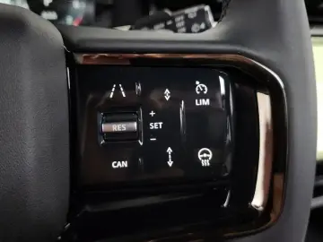 2025 Land Rover Range Rover Evoque с пробегом 1 897 км