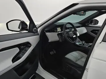 2025 Land Rover Range Rover Evoque с пробегом 586 км