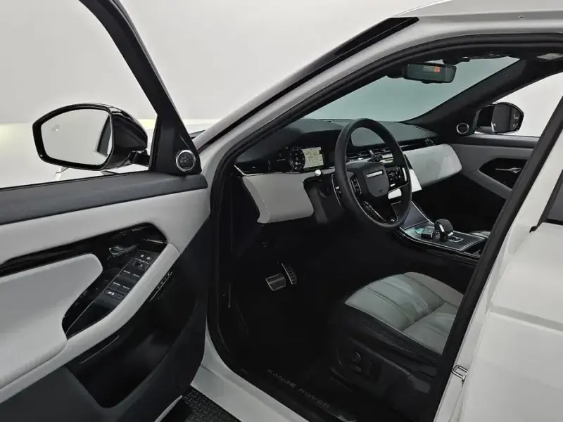 2025 Land Rover Range Rover Evoque с пробегом 586 км