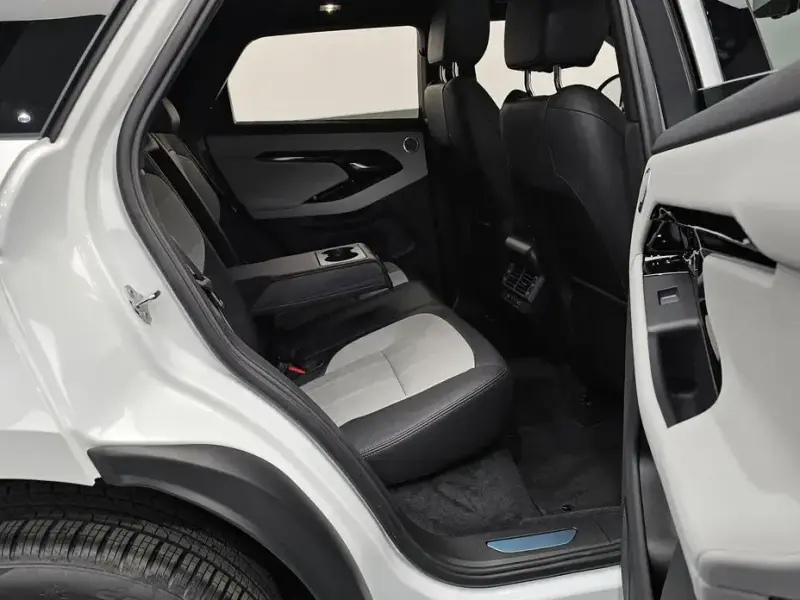 2025 Land Rover Range Rover Evoque с пробегом 586 км