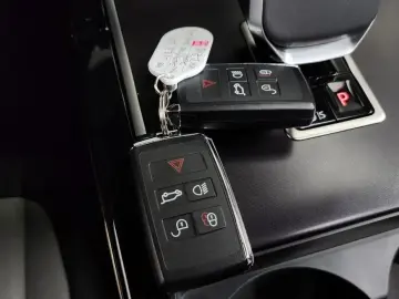 2025 Land Rover Range Rover Evoque с пробегом 1 897 км