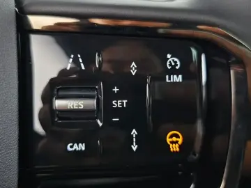 2025 Land Rover Range Rover Evoque с пробегом 586 км