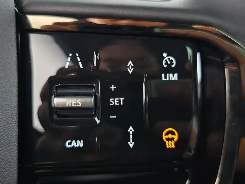 2025 Land Rover Range Rover Evoque с пробегом 586 км