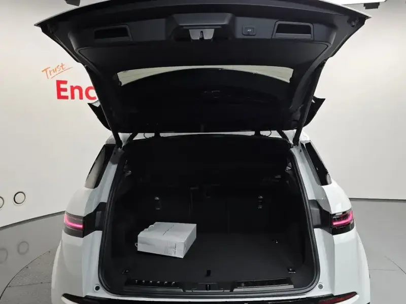 2025 Land Rover Range Rover Evoque с пробегом 586 км