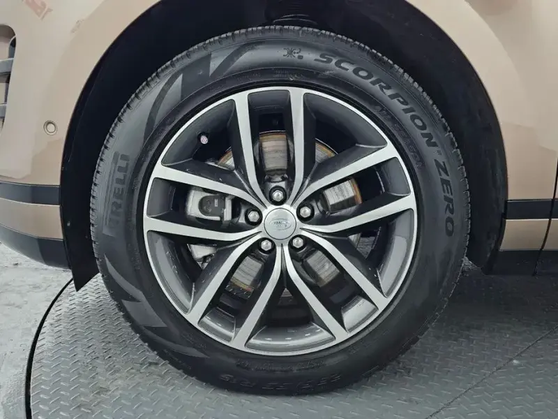 2025 Land Rover Range Rover Evoque с пробегом 8 361 км