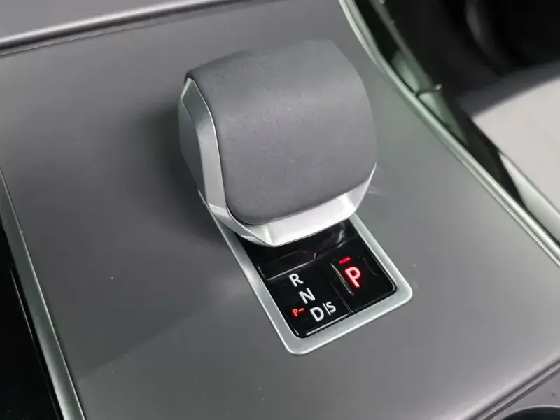 2025 Land Rover Range Rover Evoque с пробегом 9 741 км