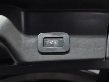 2025 Land Rover Range Rover Evoque с пробегом 9 741 км