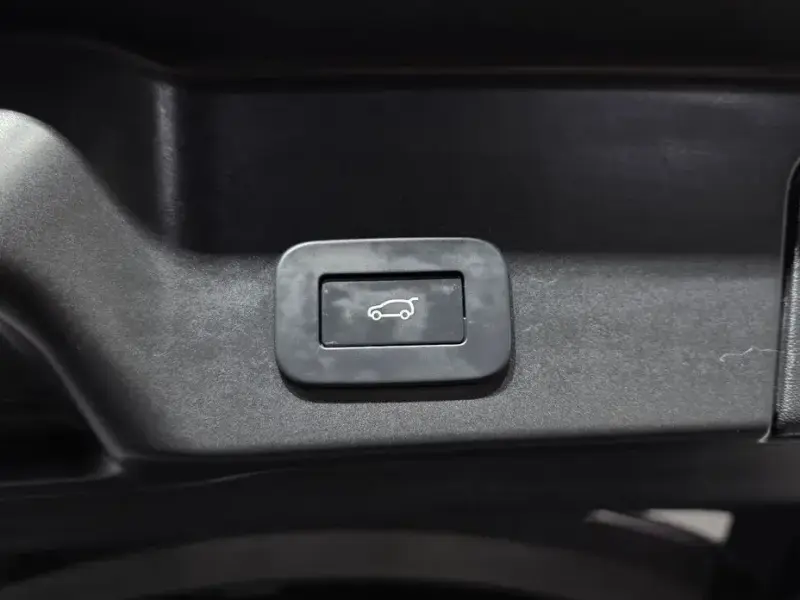 2025 Land Rover Range Rover Evoque с пробегом 9 741 км