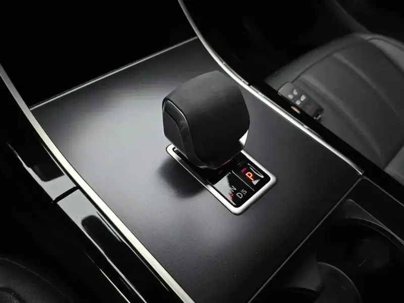 2025 Land Rover Range Rover Evoque с пробегом 9 344 км