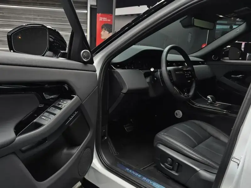 2025 Land Rover Range Rover Evoque с пробегом 9 344 км