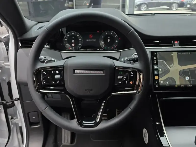2025 Land Rover Range Rover Evoque с пробегом 9 344 км