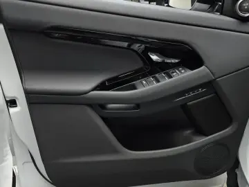 2025 Land Rover Range Rover Evoque с пробегом 9 344 км