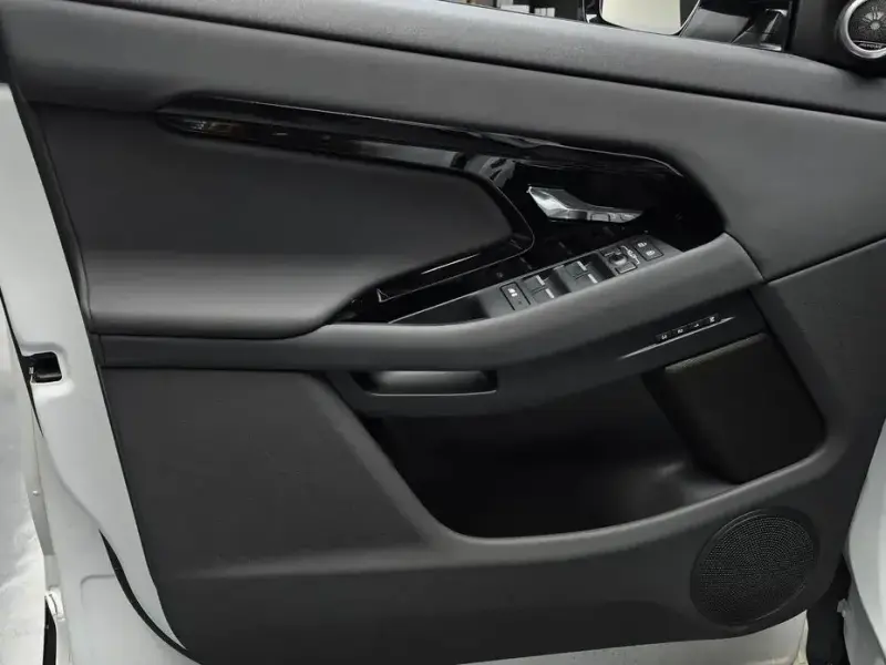 2025 Land Rover Range Rover Evoque с пробегом 9 344 км