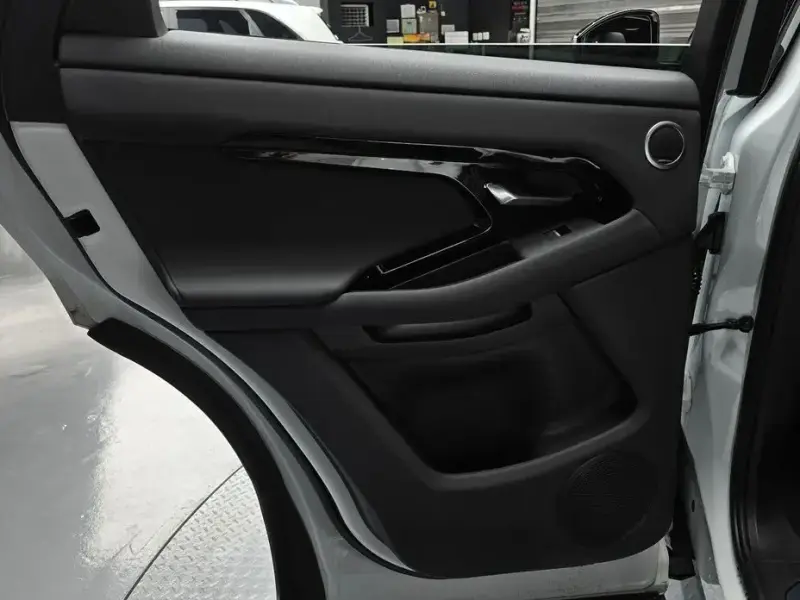 2025 Land Rover Range Rover Evoque с пробегом 9 344 км