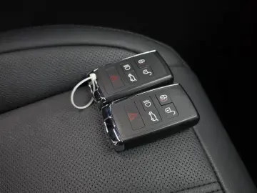 2025 Land Rover Range Rover Evoque с пробегом 9 344 км