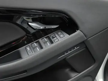 2025 Land Rover Range Rover Evoque с пробегом 9 344 км