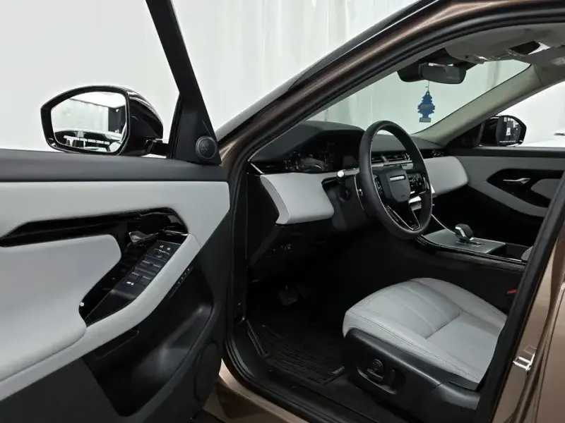 2025 Land Rover Range Rover Evoque с пробегом 12 065 км