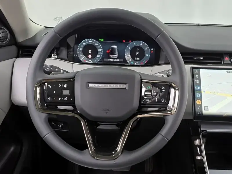 2025 Land Rover Range Rover Evoque с пробегом 12 065 км
