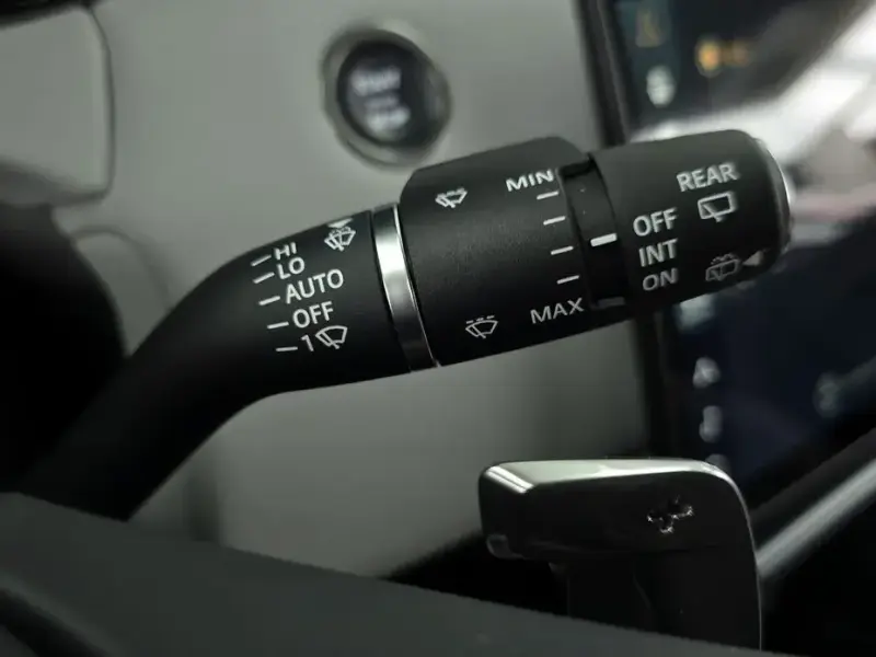 2025 Land Rover Range Rover Evoque с пробегом 12 065 км