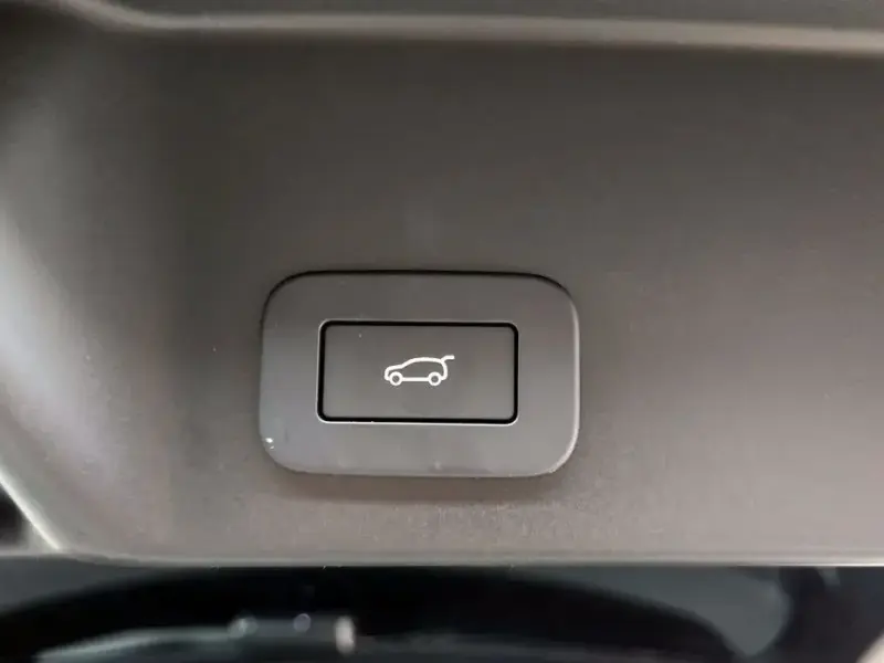 2025 Land Rover Range Rover Evoque с пробегом 12 065 км
