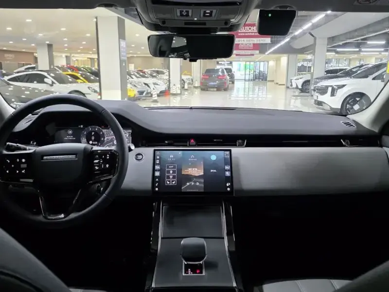 2025 Land Rover Range Rover Evoque с пробегом 16 800 км