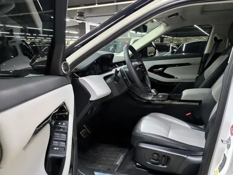 2025 Land Rover Range Rover Evoque с пробегом 16 800 км